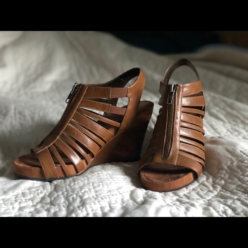 Tan open toed wedge sandals - 4 inch heel